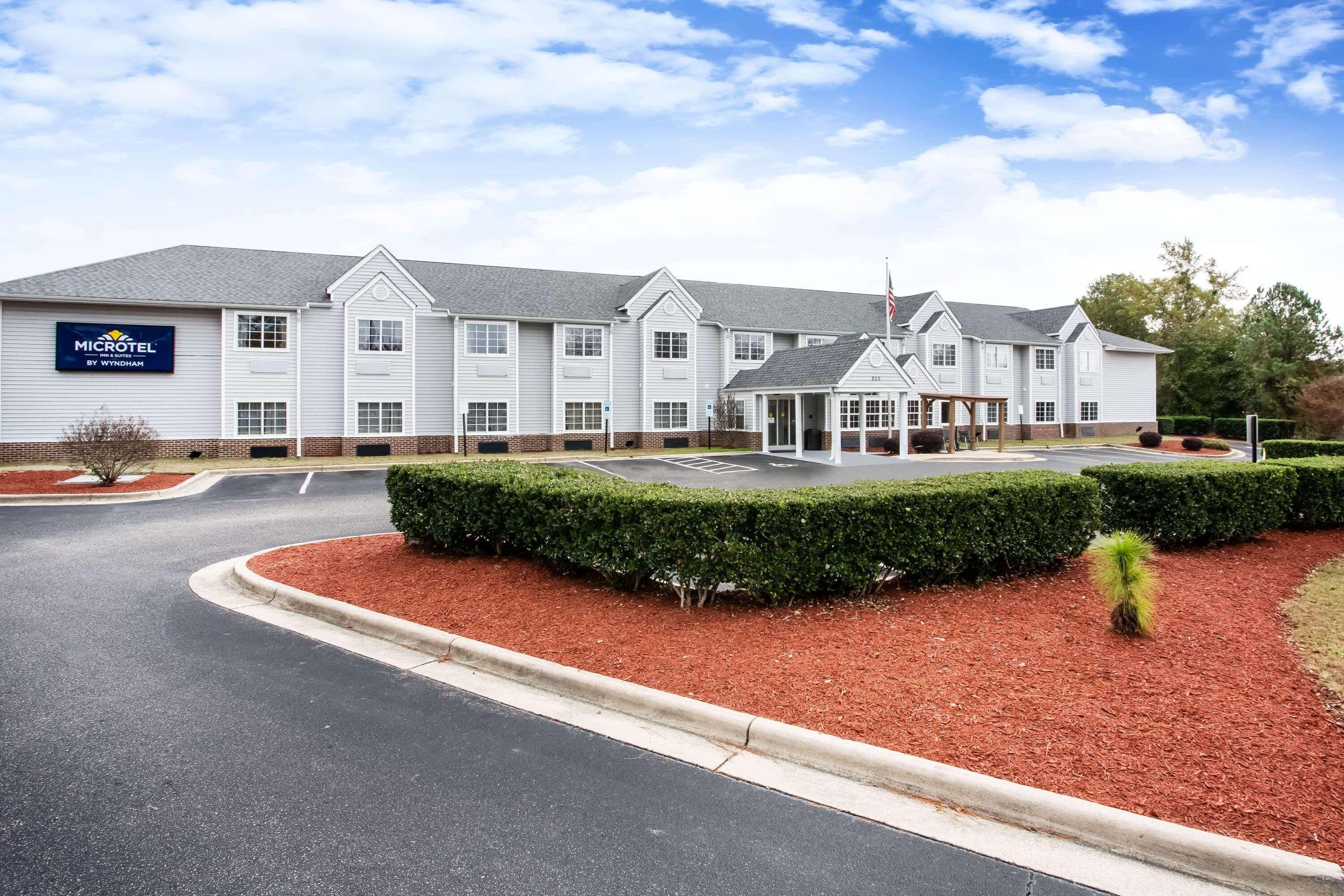 Microtel Inn & Suites By Wyndham Southern Pines Pinehurst Exterior foto